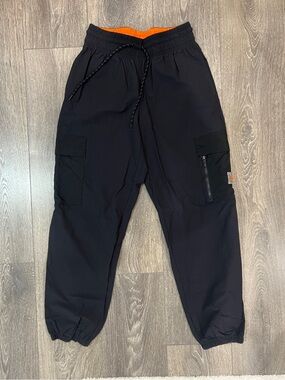 NIKE Sportswear Sports Utility Woven Cargo Pants - black/orange interior XS